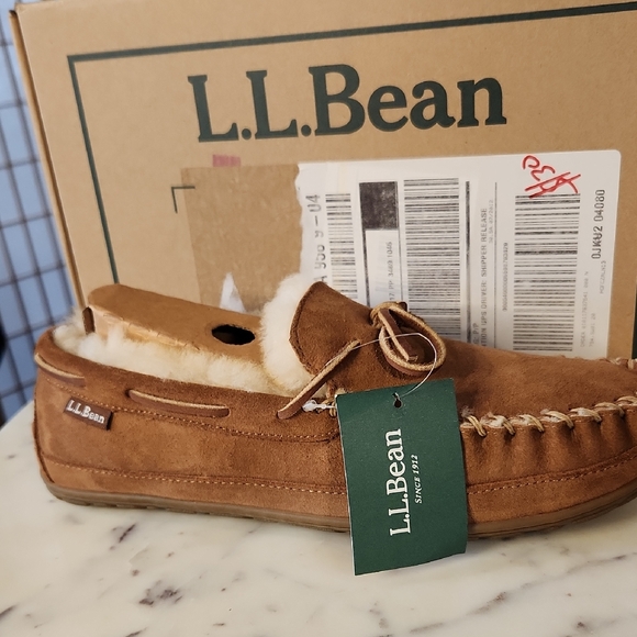 L.L. Bean Other - L.L. Bean Wicked Good Men's  Suede Shearling Moccasins Slippers Sz 8 (NEW)